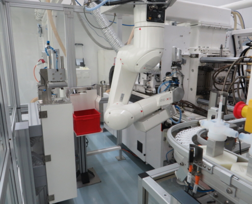 konplan Roboterzelle Gemü Automatisierung vollautomatische Nacharbeit